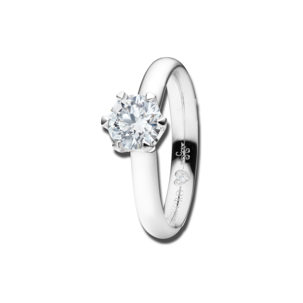 Luxus und Eleganz - unser Ring aus der Kollektion 'The Romance Collection' wird persönlich von unseren Goldschmieden in 750/- Weissgold in aufwendiger Handarbeit gefertigt. Den CAPOLAVORO Ring zieren 2 Diamanten. Magisch, sinnlich und atemberaubend schön sind die Kreationen von CAPOLAVORO.